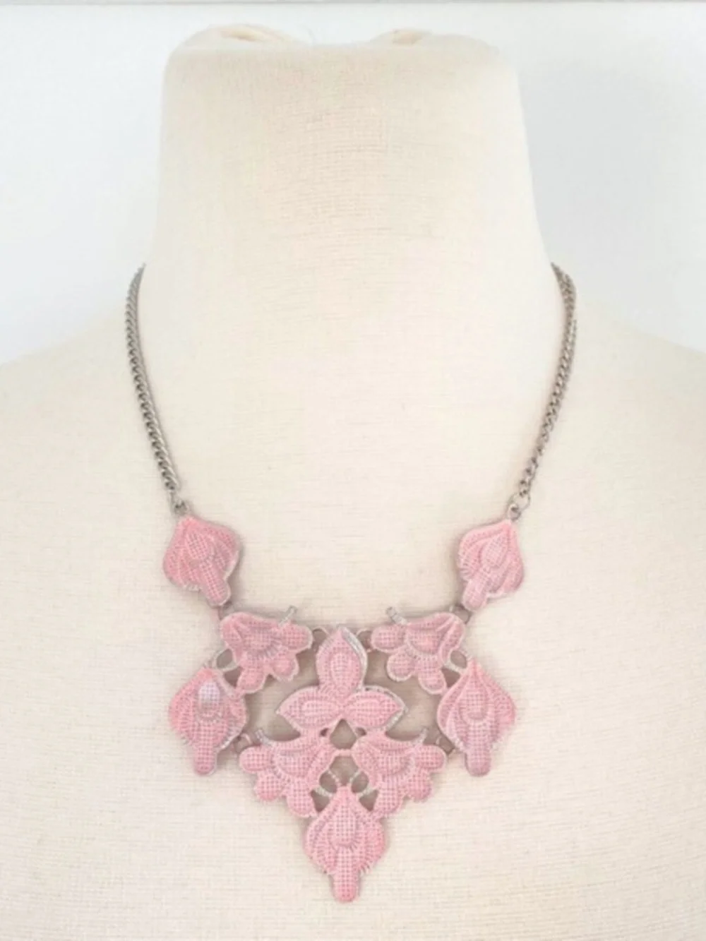 Plunder Sue Pink Necklace